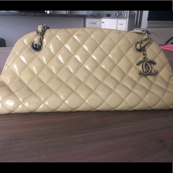 Beautiful Vintage Chanel Bag - Picture 5 of 11